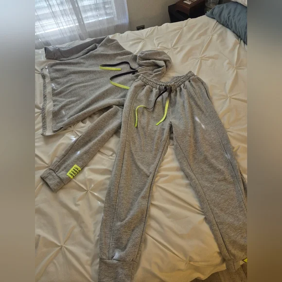 Made in Italy | Jogger Set - Picture 2 of 8